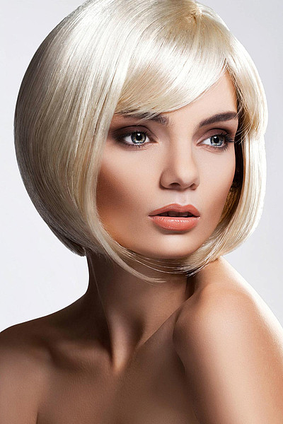 Frisuren Bob Mittellang
 Blonder eleganter Bob