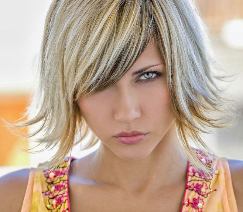 Frisuren Frauen Bob Frech
 Stufiger fransiger Long Bob mit Strähnchen Freche