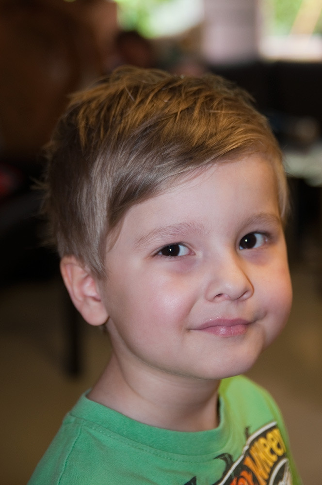 Frisuren Kinder Jungs 2019
 Fotos Jungen Frisuren Frisuren im Frisurenkatalog