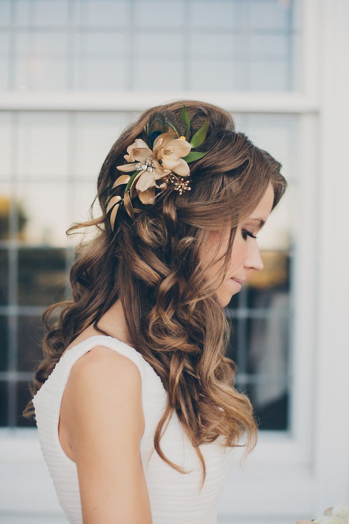 Frisuren Mit Blumen
 90 Ideen für Brautjungfern Frisuren zur Inspiration und