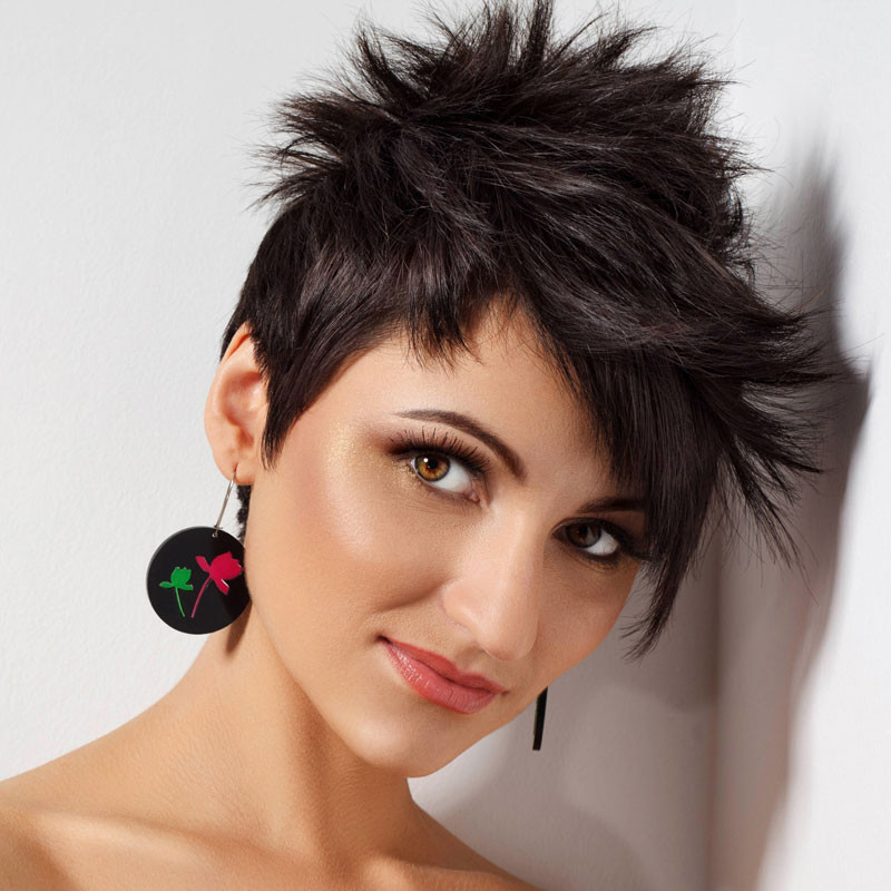 Frisuren Schwarze Haare
 Schwarze kurze Haare im Pixie Cut