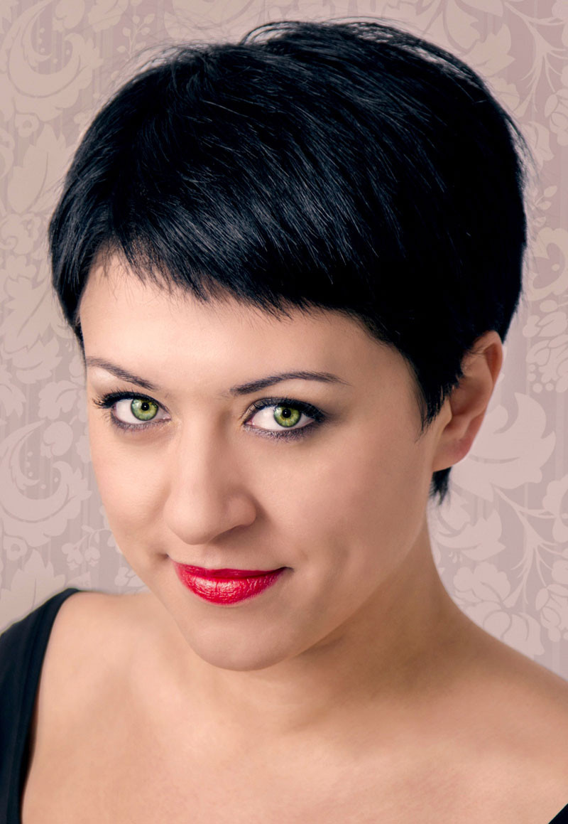 Frisuren Schwarze Haare
 Frecher Pixie Cut mit kurzem Pony