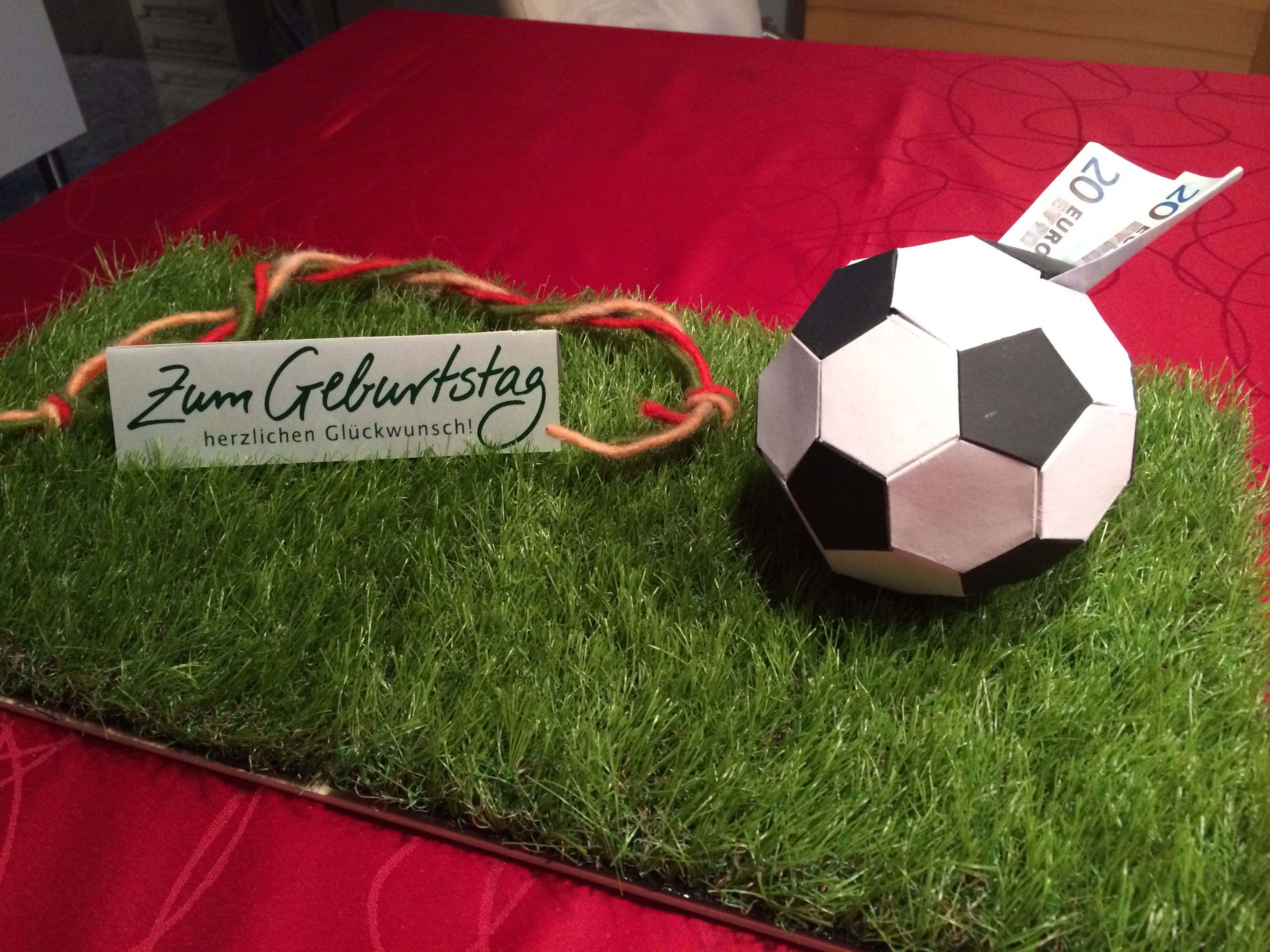 Fußball Geschenke
 Geldgeschenke Fußball Geschenke verpacken Hier eine Idee