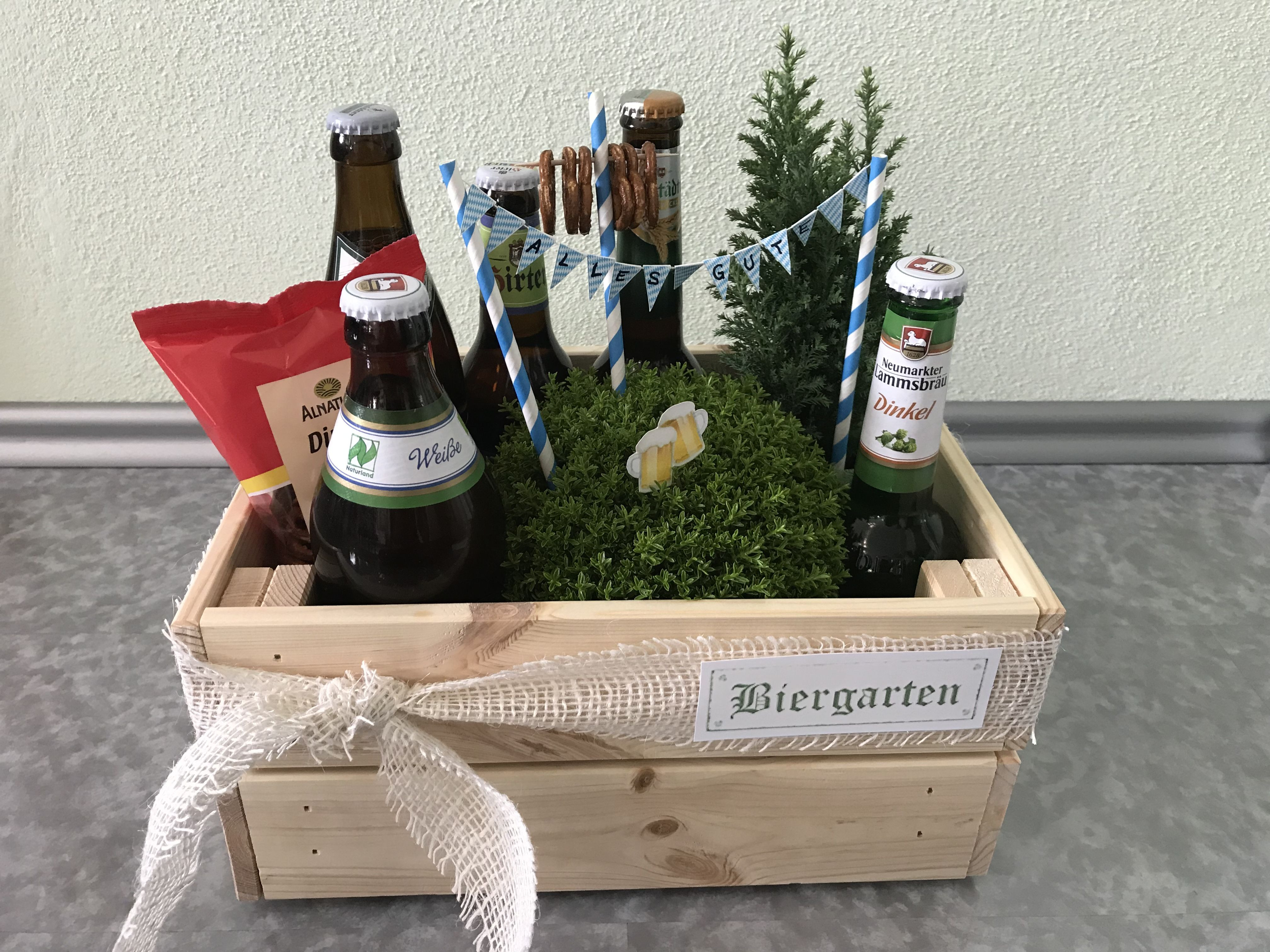Geburtstagsgeschenk Für Männer
 Biergarten Geburtstagsgeschenk für Männer present for men