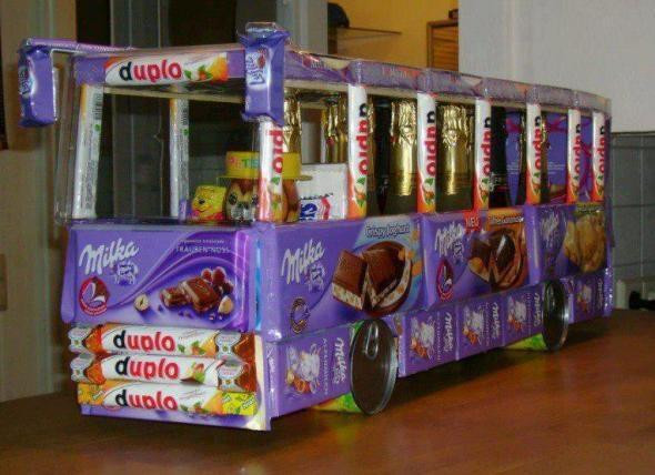 Geburtstagsgeschenk Ideen
 Auto aus Süßigkeiten basteln Geschenk Bus Schokolade
