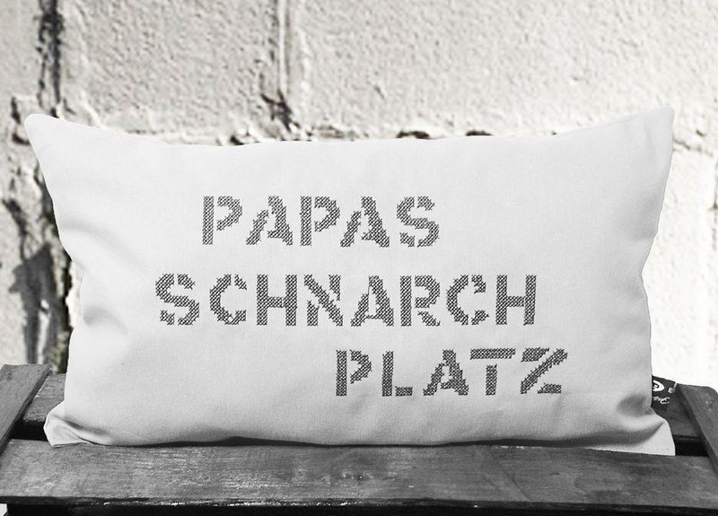 Geburtstagsgeschenke Für Väter
 1 kleines Baumwoll Kissen bestickt mit Papas Schnarchplatz