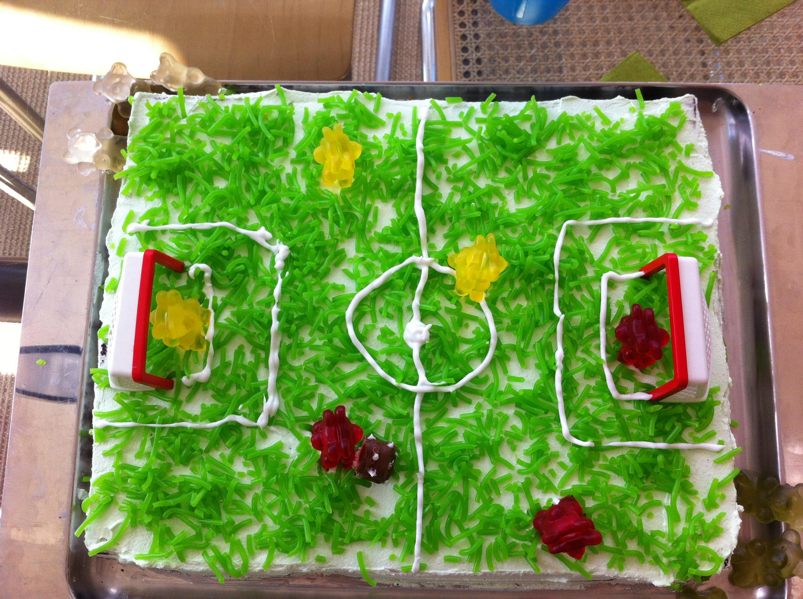 Geburtstagskuchen Für Jungs
 Brownie Fußballfeld Geburtstagskuchen für Jungs
