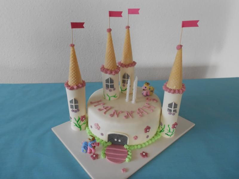Geburtstagskuchen Für Mädchen
 Filly Schloss Torte Home Pinterest