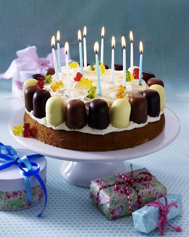 Geburtstagskuchen Jungs
 Kindergeburtstag Torte mit Mini Schaumküssen Rezept