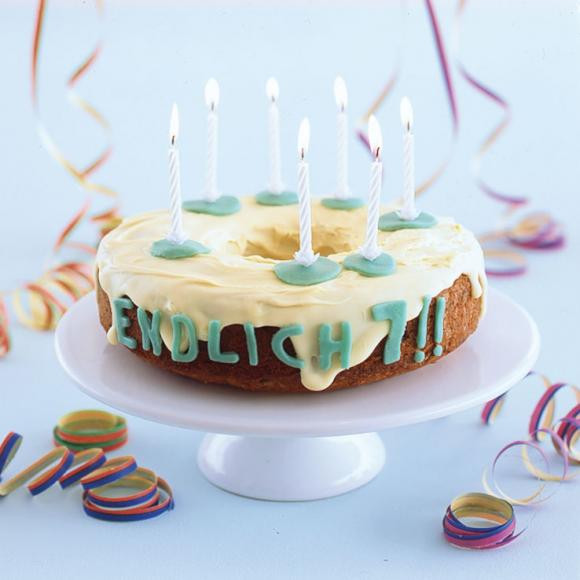Geburtstagskuchen Zeichnung
 Geburtstagskuchen mit Schokolade und Marzipan Rezept