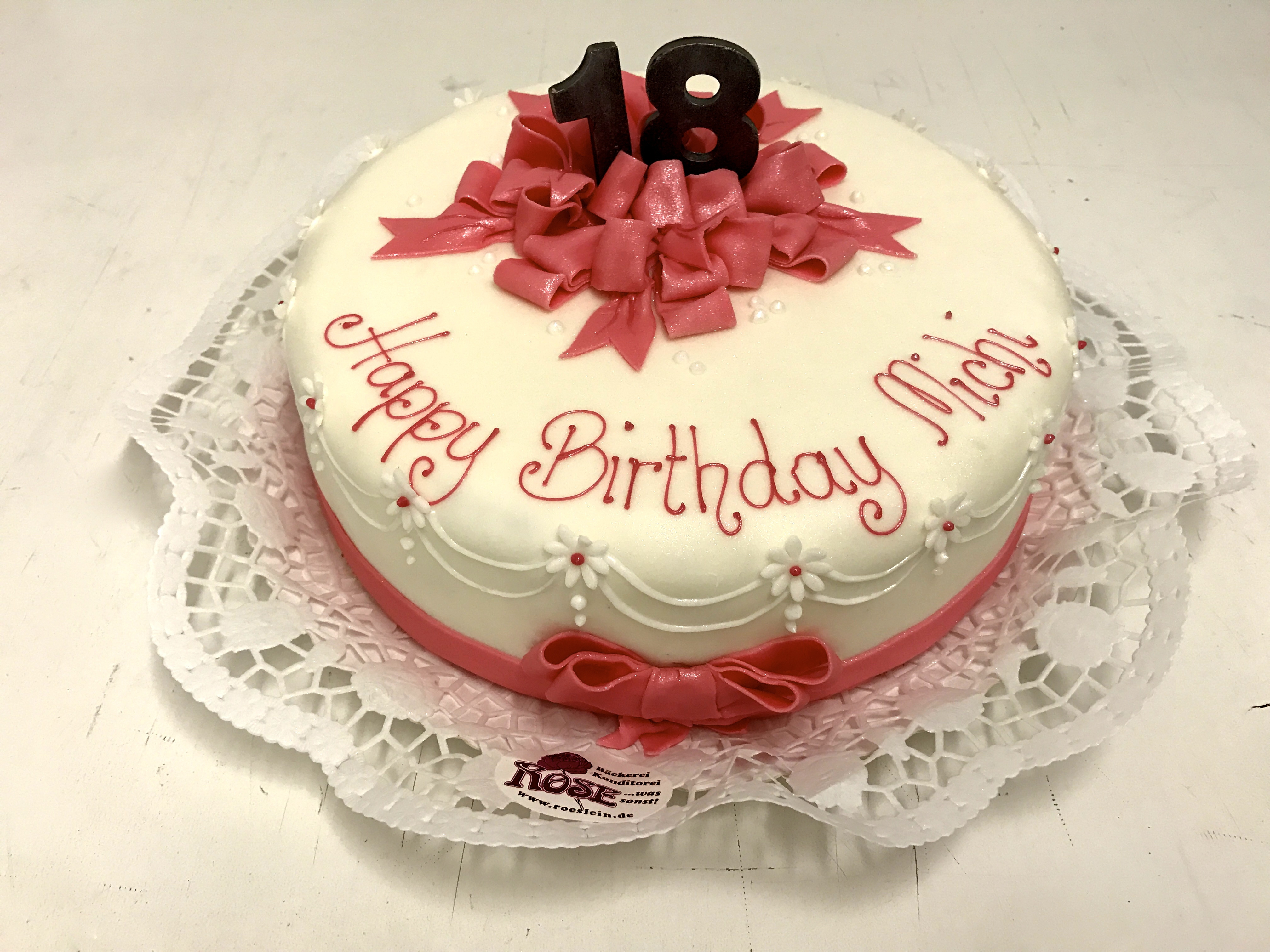 Geburtstagstorte Bestellen Günstig
 Roses fantastische Geburtstagstorten