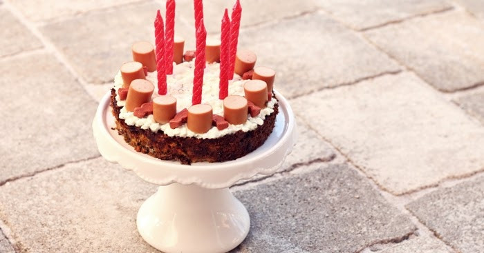 Geburtstagstorte Für Hunde Selber Backen
 Hackfleisch Würstchen Torte für den Hunde Geburtstag