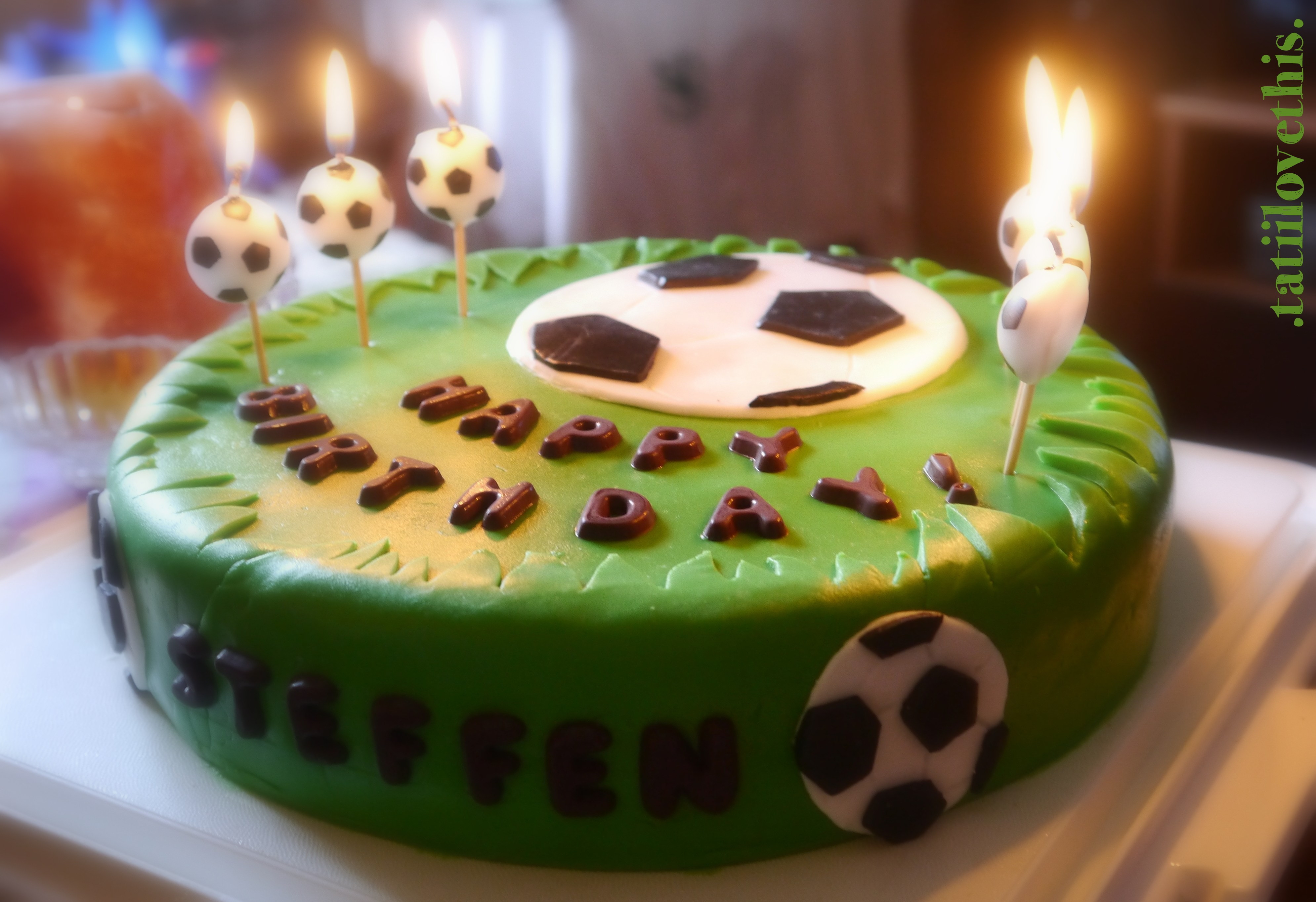 Geburtstagstorte Fußball
 Zweistöckige Geburtstagstorte Selber Machen Geburtstagstorte