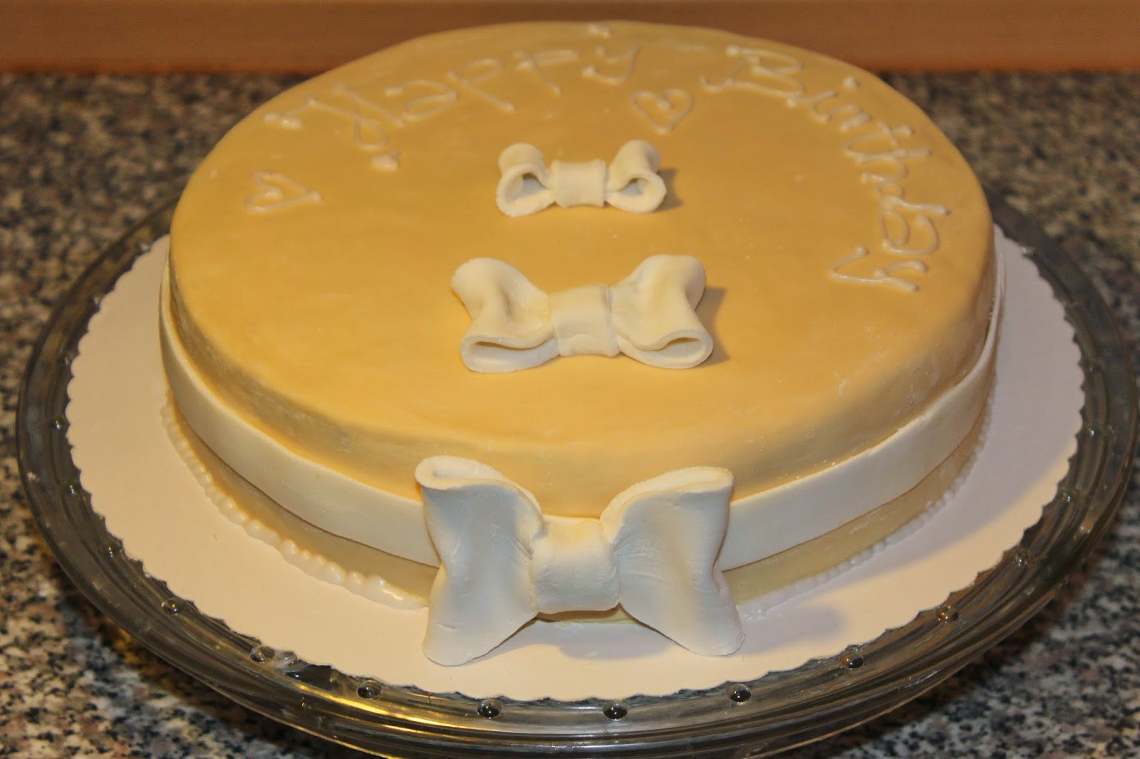 Geburtstagstorte Gemalt
 Torten Rezepte 02 Geburtstagstorte mit Schleifen