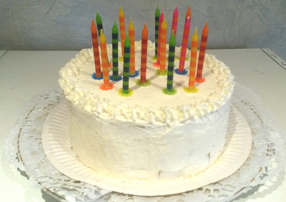 Geburtstagstorte Mit Bild
 Mini Geburtstagstorte mit Preiselbeeren und Pfirsich von