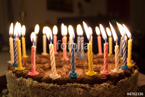 Geburtstagstorte Mit Kerzen
 "Geburtstagstorte mit Kerzen" Stockfotos und lizenzfreie
