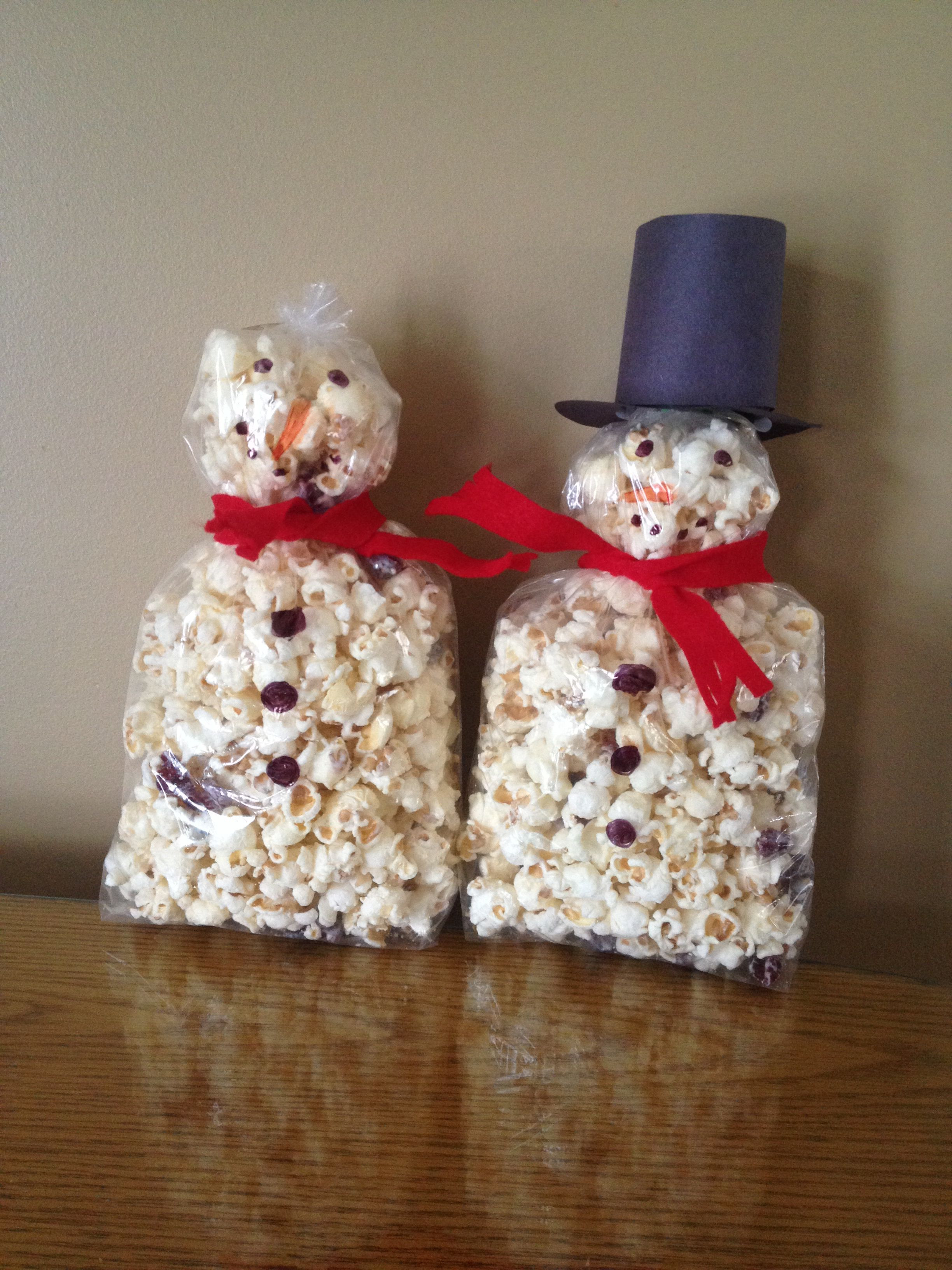 Geschenk Für Freund Weihnachten
 My neighbour ts White chocolate popcorn snowmen