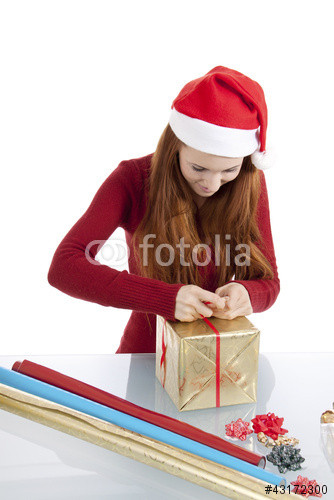 Geschenke Für Frauen Weihnachten
 "Junge Frau packt Geschenke für Weihnachten ein" Imagens e