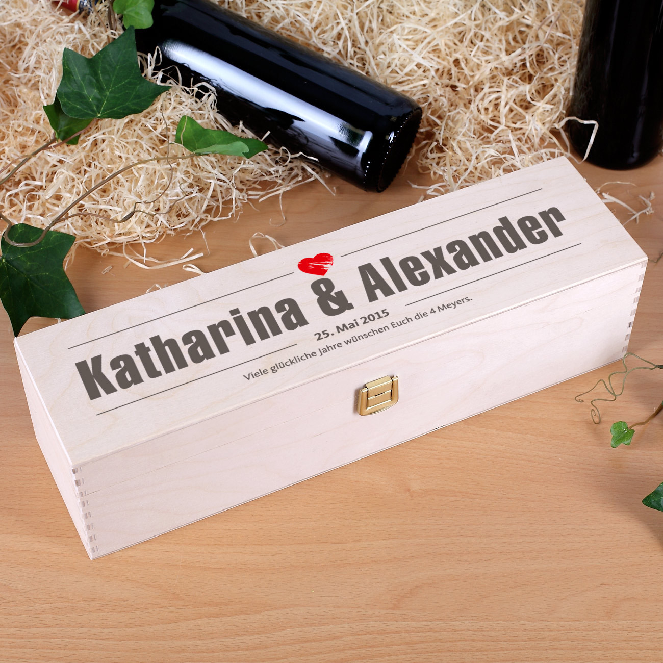 Geschenke Online
 Weinverpackung Holzbox zur Hochzeit mit Namen Datum und