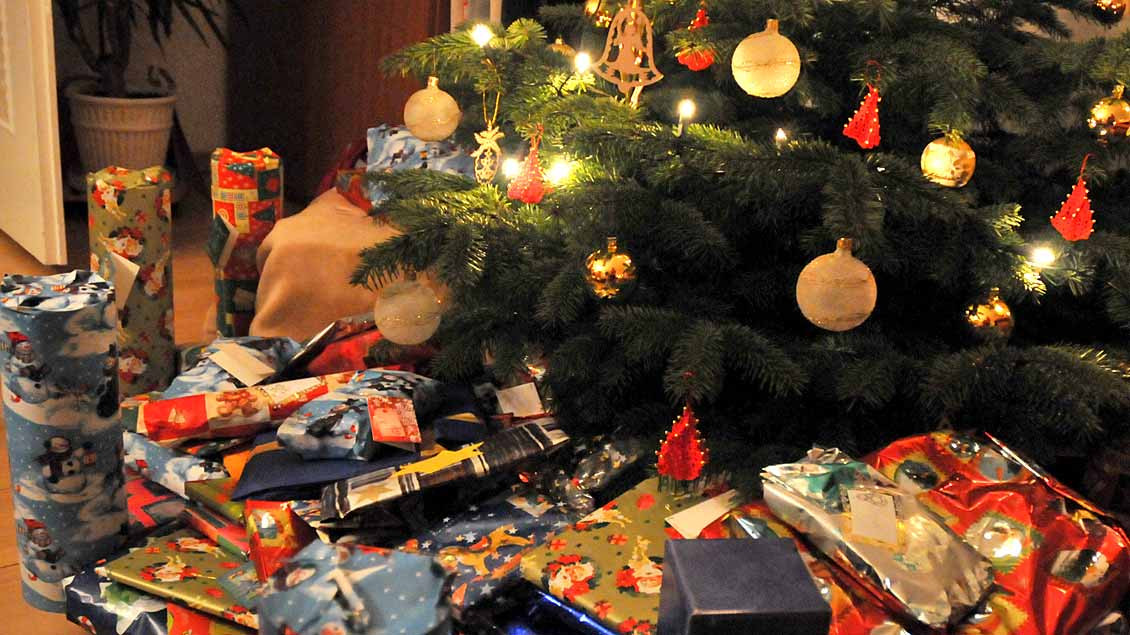 Geschenke Unterm Weihnachtsbaum
 Schöne Bescherung Geschenke mit gutem Gewissen Kirche Leben