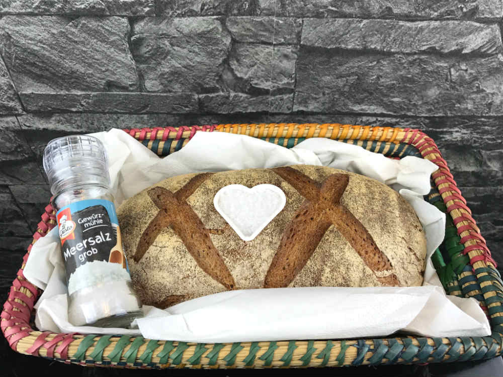 Geschenkideen Zum Einzug
 Brot und Salz zum Einzug schenken ☘ Die besten Ideen