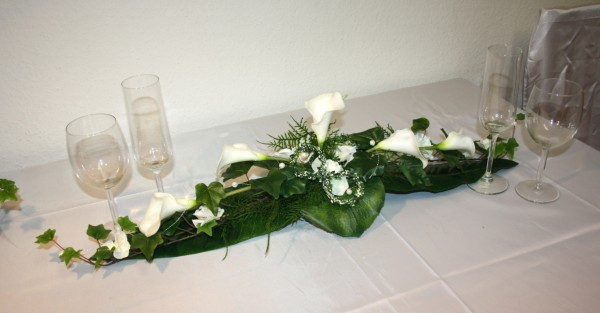 Gestecke Hochzeit
 Tischgesteck Callas mit Ringen