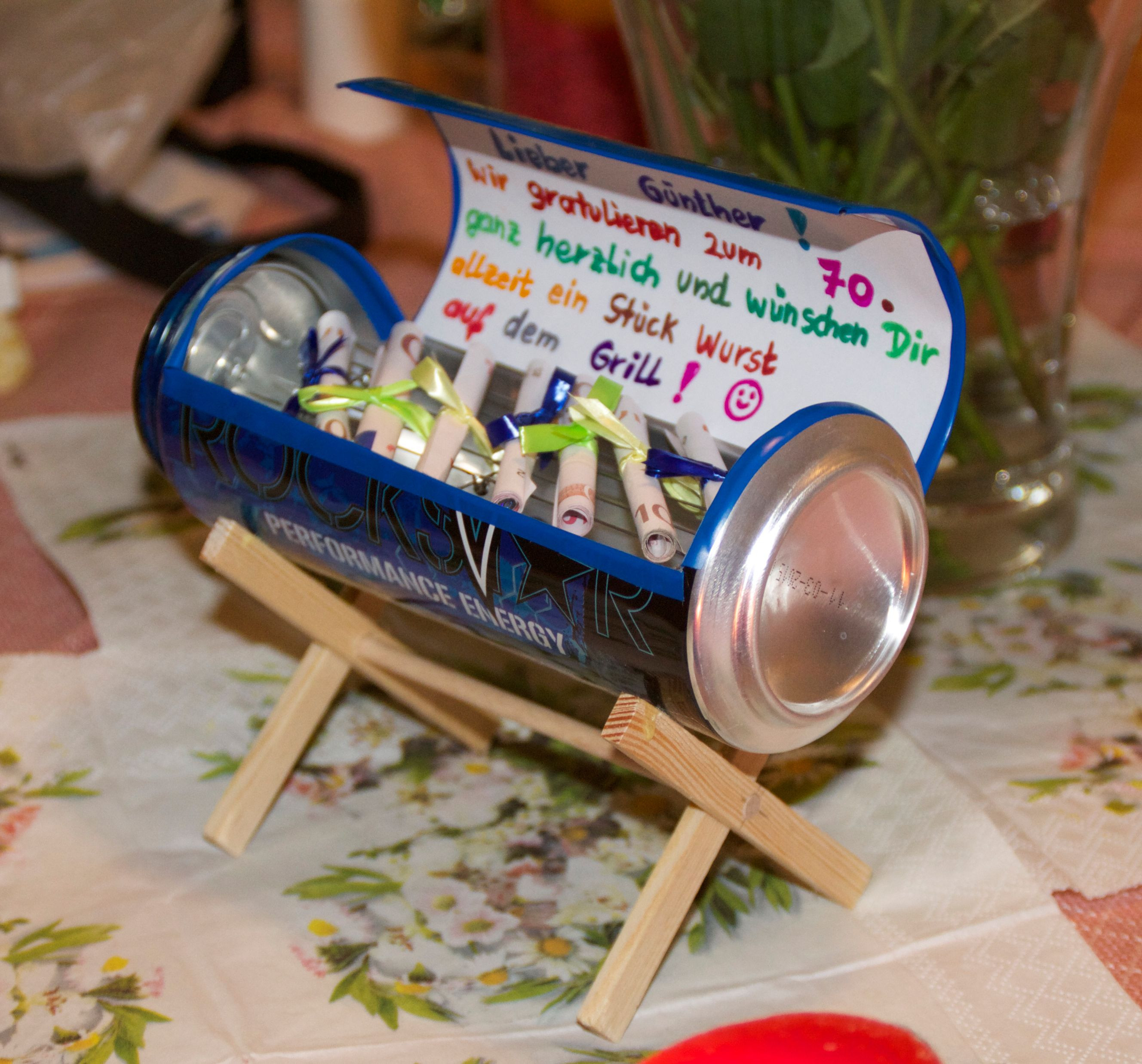 Grill Geschenke
 Craft a tiny grill from a beer can Great use for ts of