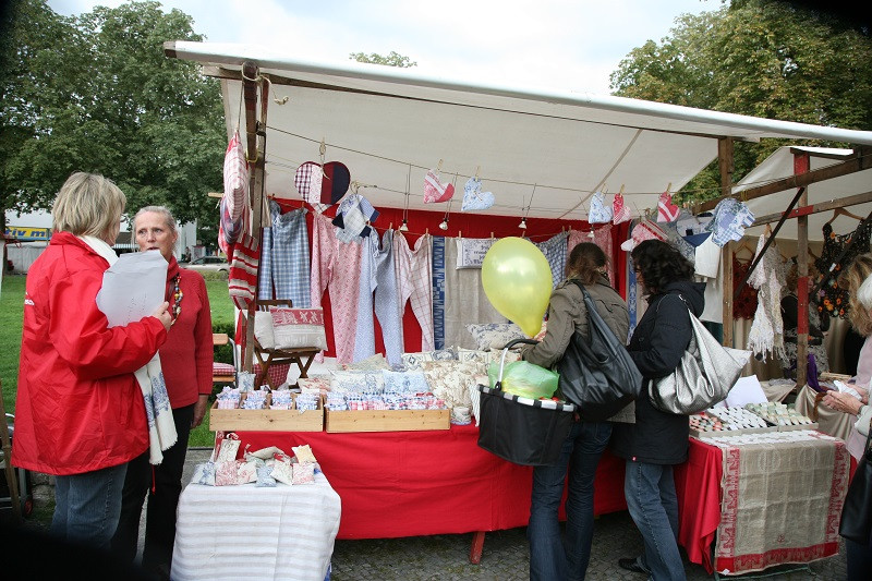 Handwerk Berlin
 Kunst trifft Handwerk Frohnau 2016 Ludolfingerplatz