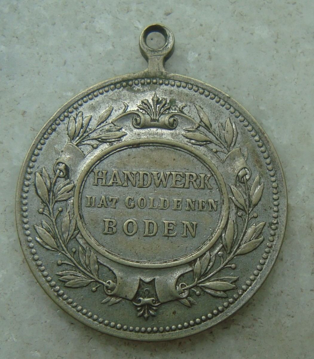 Handwerk Hat Goldenen Boden
 Medalha Alemanha Handwerk Hat Goldenen Boden 28mm Latão