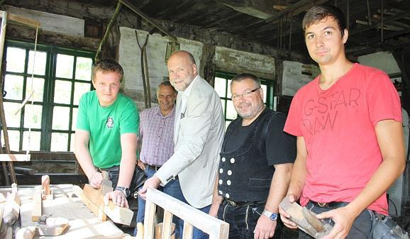 Handwerk Lernen
 Kooperation Cloppenburg Lehrlinge lernen altes Handwerk