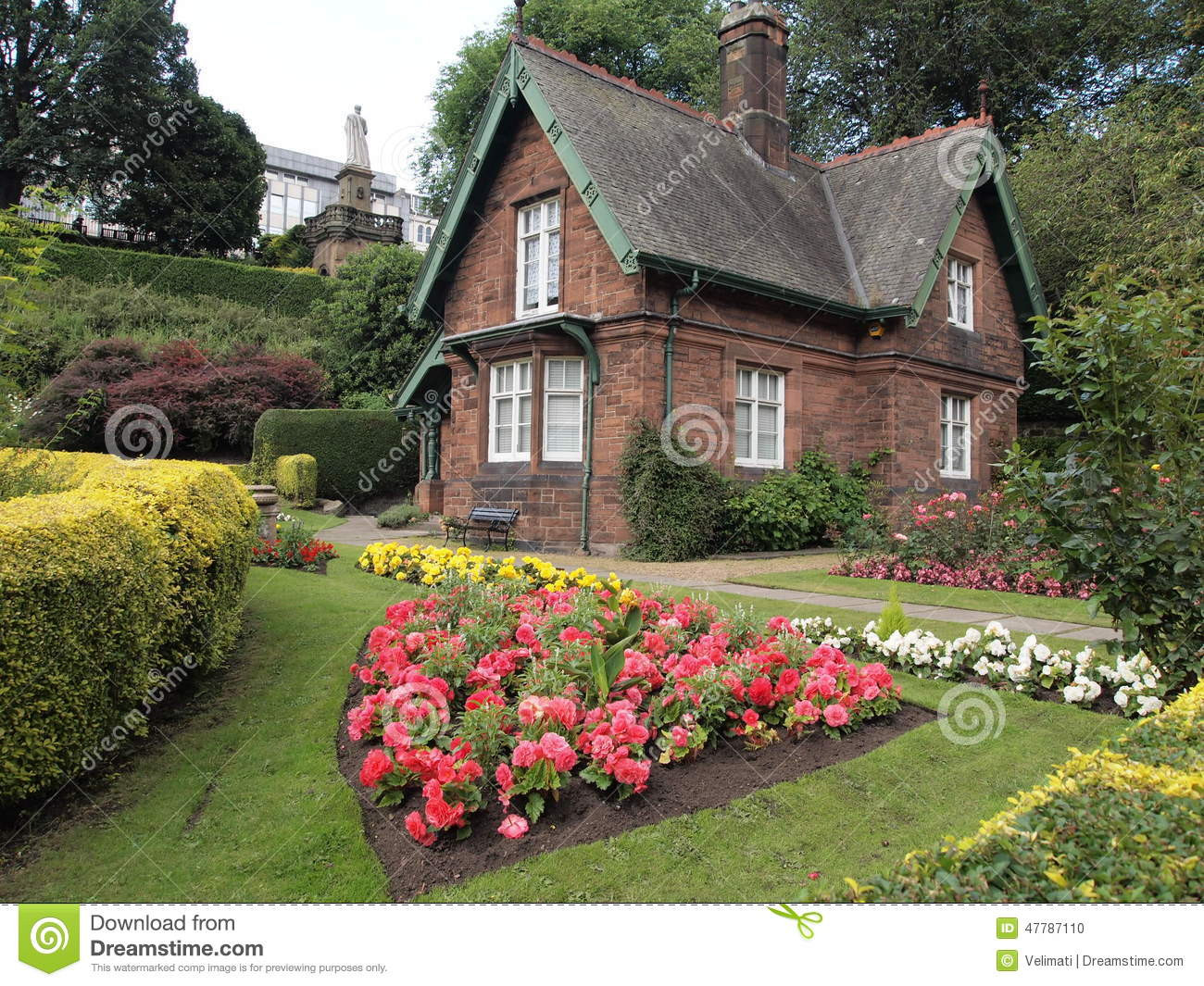 Haus Garten
 Kleines Haus im Garten stockfoto Bild von d0 klein