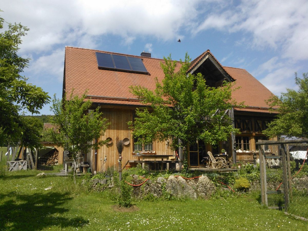 Haus Garten
 Ferienwohnung Mayer Holzhaus Riedenburg Frau Christa