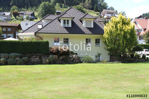 Haus Im Schwarzwald Kaufen
 "Haus im Schwarzwald" Stockfotos und lizenzfreie Bilder