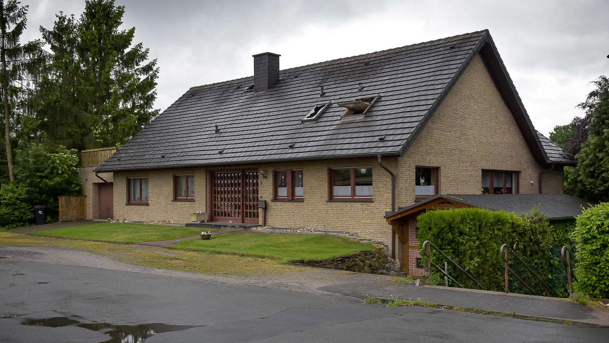 Haus Kaufen In Hamm Bockum Hövel
 Frau 101 bei Feuer am Siepmannskamp im Hammer Norden