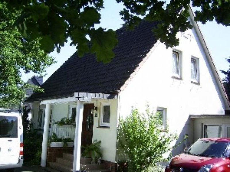 Haus Kaufen Norderstedt
 Gemütliches Haus in ruhiger und grüner Lage HomeBooster