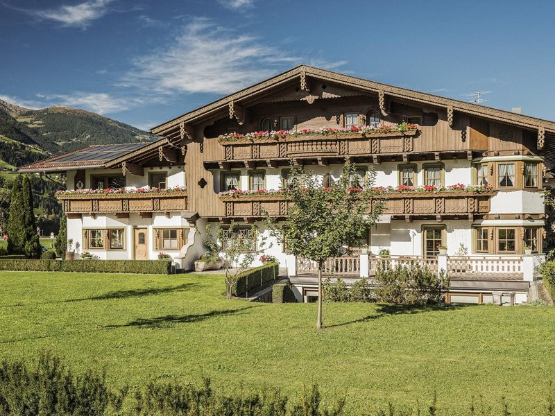 Haus Sonnenschein
 Haus Sonnenschein in Mayrhofen im Zillertal