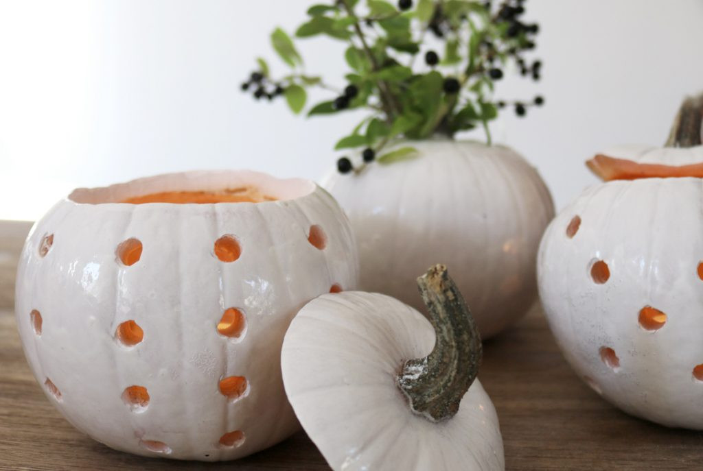 Herbstdeko Diy
 DIY Herbstdeko Weiße Kürbisse als Vase und Windlicht