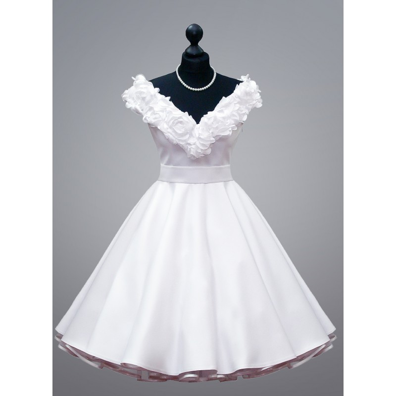 Hochzeitskleid Petticoat
 Petticoat Discipline Quarterly Tripod