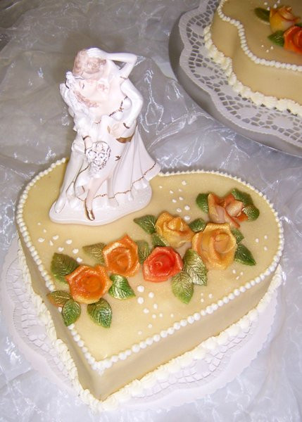 Hochzeitstorte Figuren
 Hochzeitstorte mit Figuren › Bäckerei & Konditorei Heino