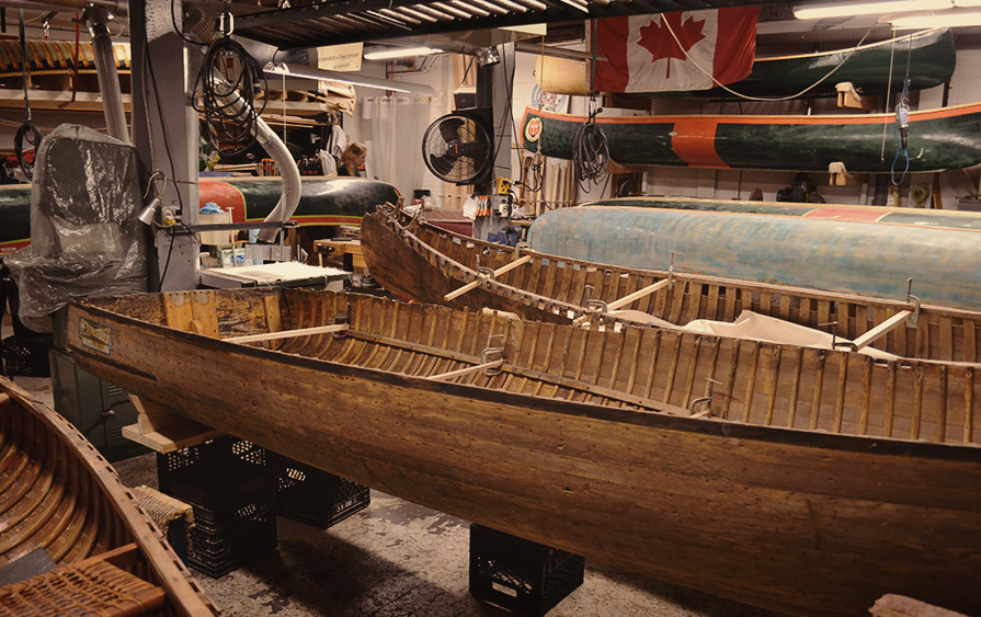 Holz Handwerk
 Wooden canoes from Gull Lake Boat Works from Canada