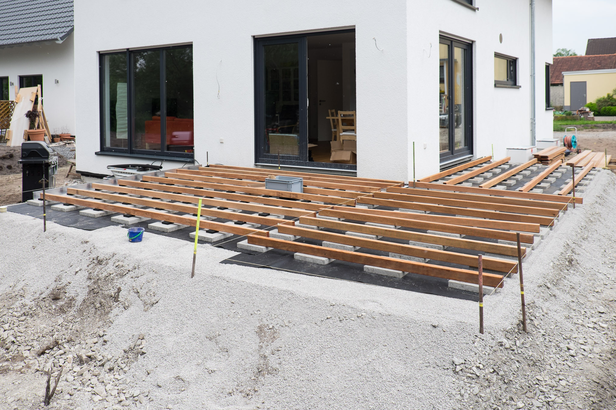 Holz Terrasse
 Holzterrasse – Unterkonstruktion – Ein Haus für den Zwerg