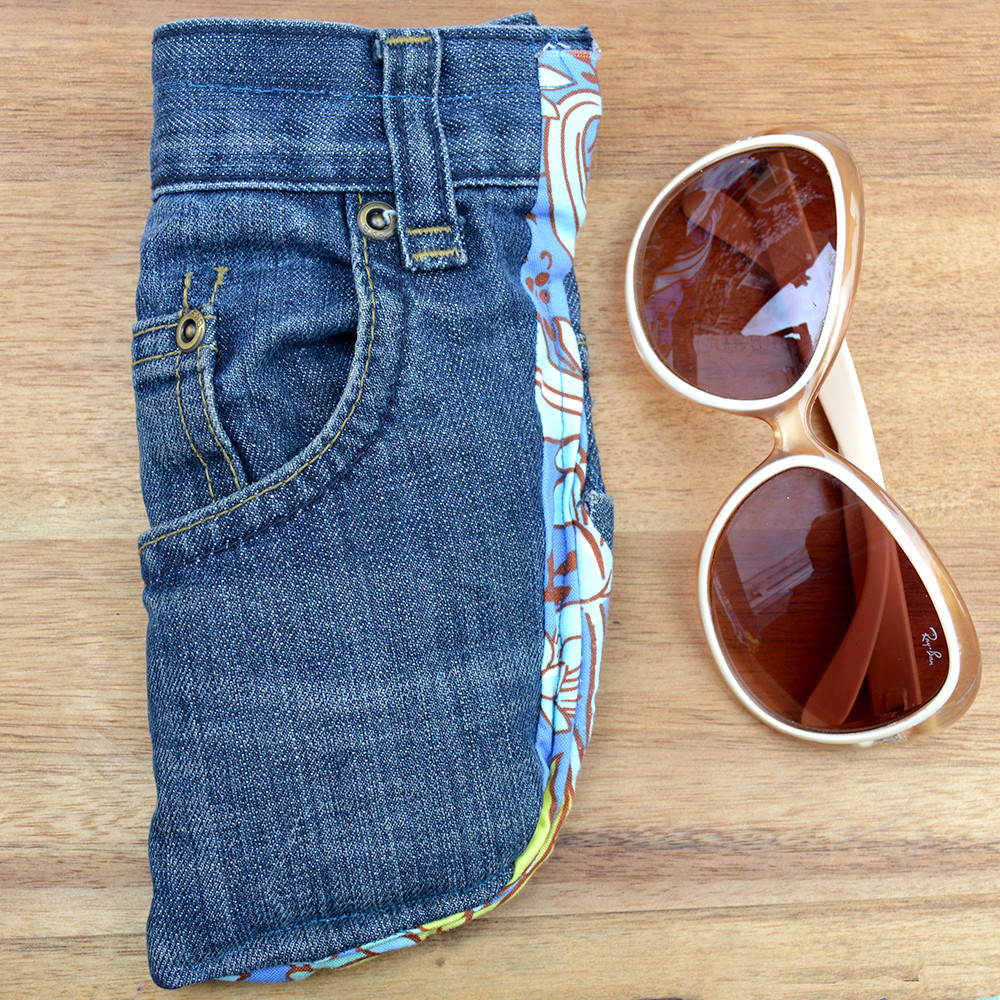 Jeans Diy
 Make an awesome DIY glasses case from your old jeans