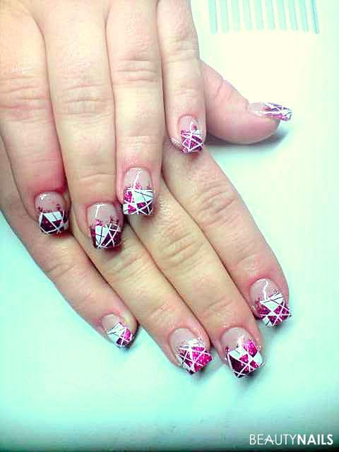 Jolifin Nageldesign
 lila glitzer mit stamping Nageldesign