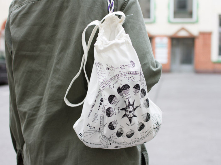 Jutebeutel Diy
 Aus einem Jutebeutel einen hippen Festival Rucksack basteln