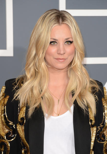 Kaley Cuoco Frisuren
 Frisuren Star Kaley Cuoco • WOMAN AT