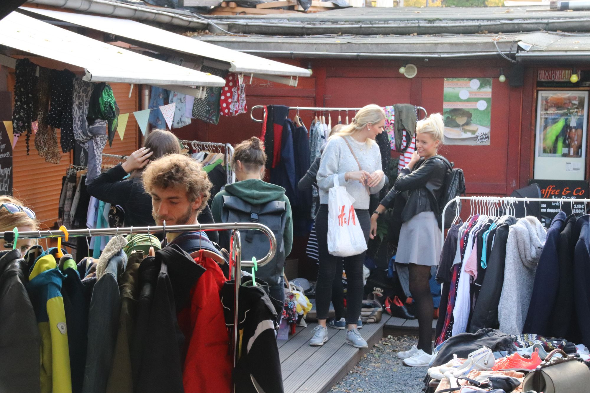 Katys Garage
 Eindrücke vom 15 Haus und Hoftrödelmarkt