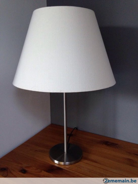 Lampe Ikea
 Lampe avec abat jour Ikea 56 cm de haut A vendre