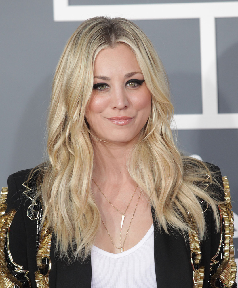 Langhaar Frisuren
 Kaley Cuoco s new summer hairstyle is a total blast from