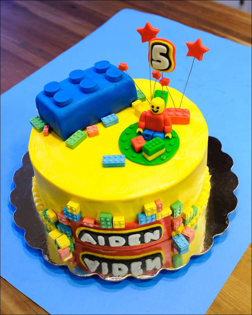Lego Geburtstagstorte
 Lego Fondant Brick Cake and Cookie Tutorial
