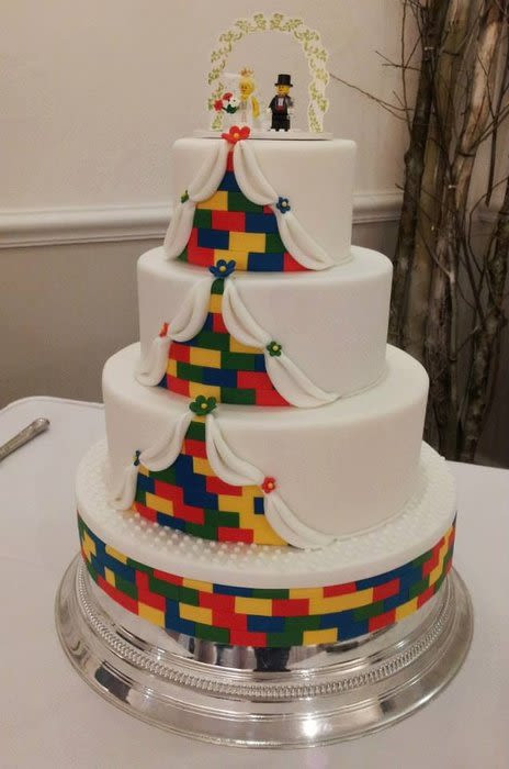 Lego Hochzeitstorte
 Lego Wedding Cake Cake by Sweetcheeks Cupcakes CakesDecor